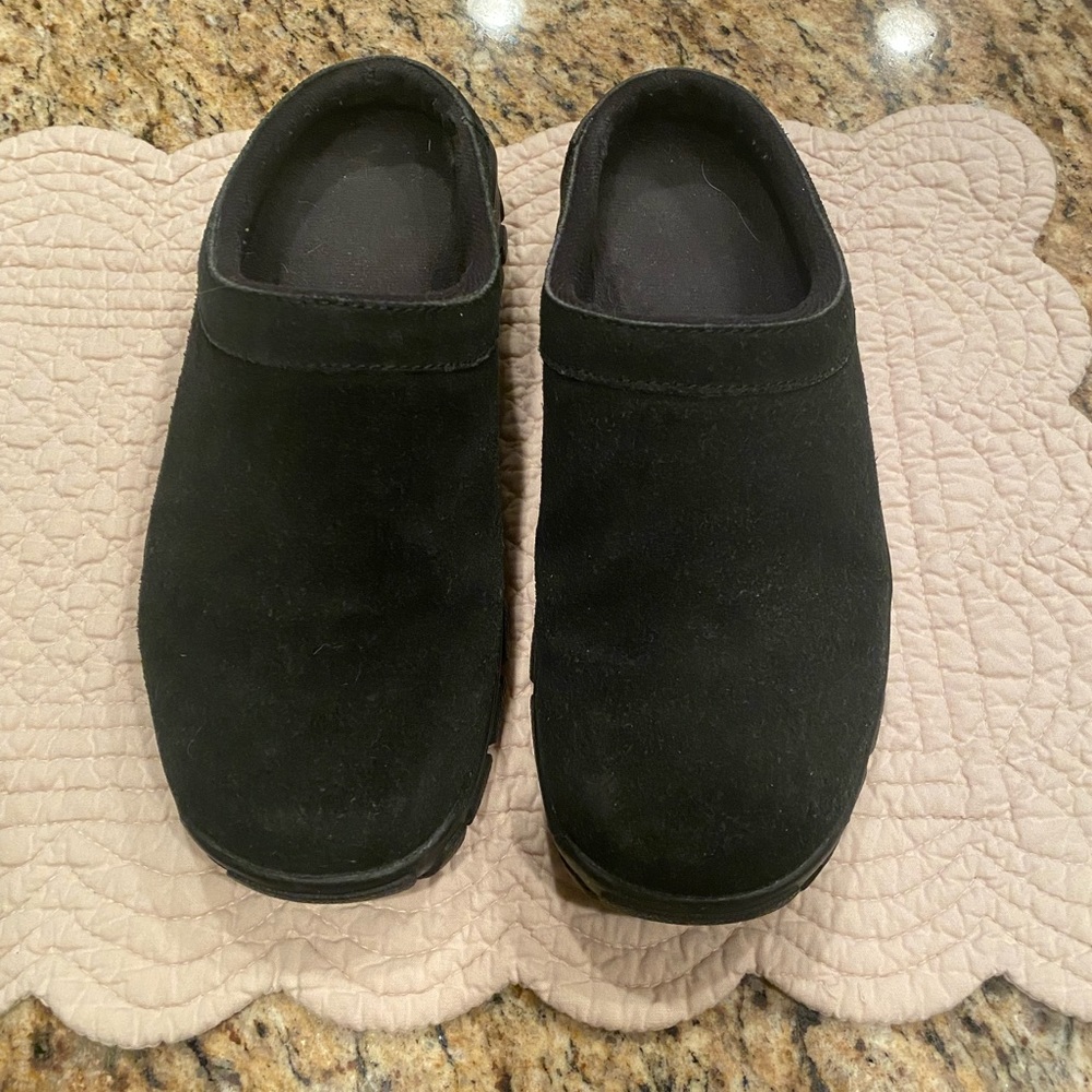 Lands End all weather suede black clogs